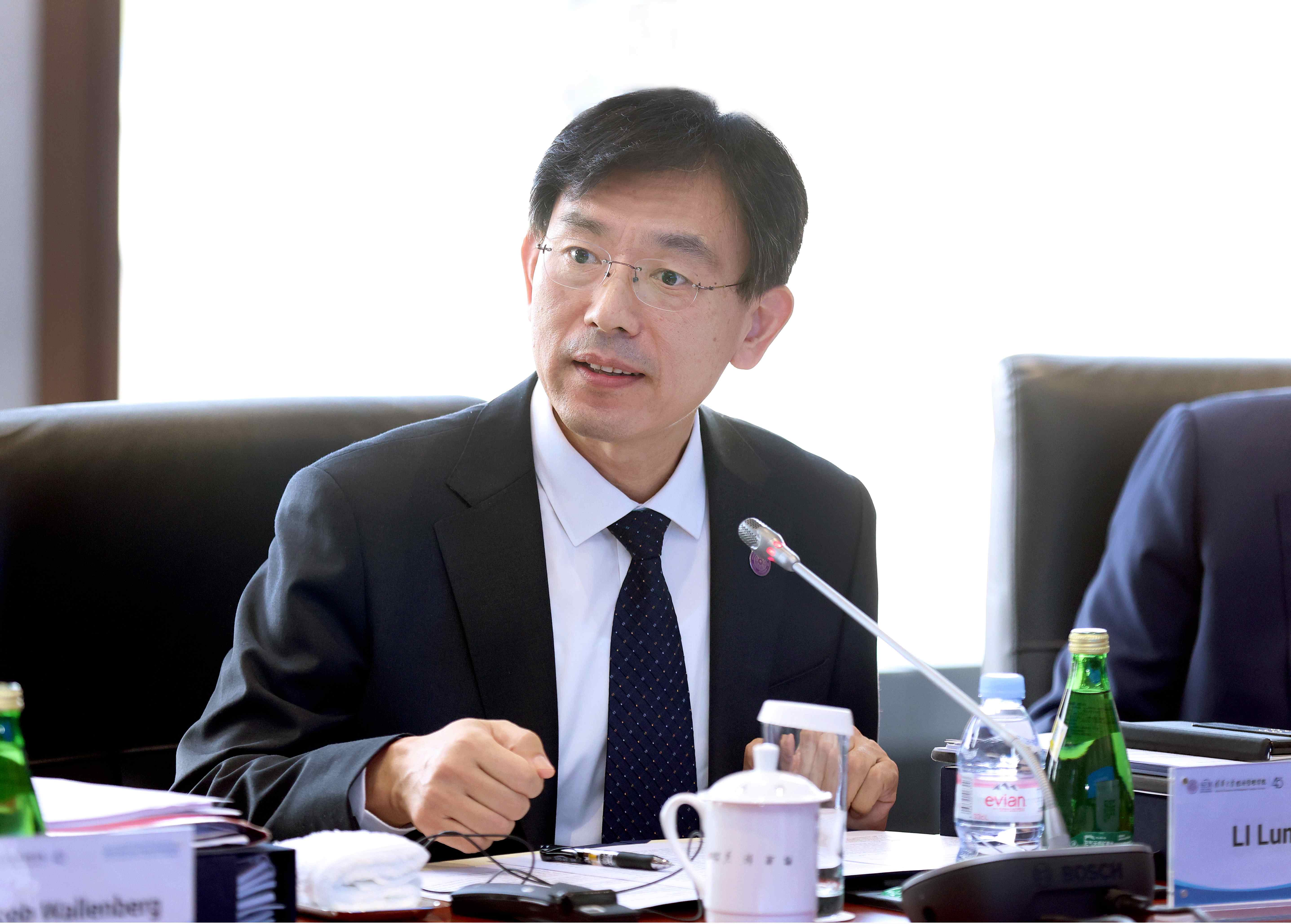 20241025-BB贝博艾弗森官方网站经济管理学院顾问委员会2024年会议举行-新华社摄影 - 李路明致辞.jpg