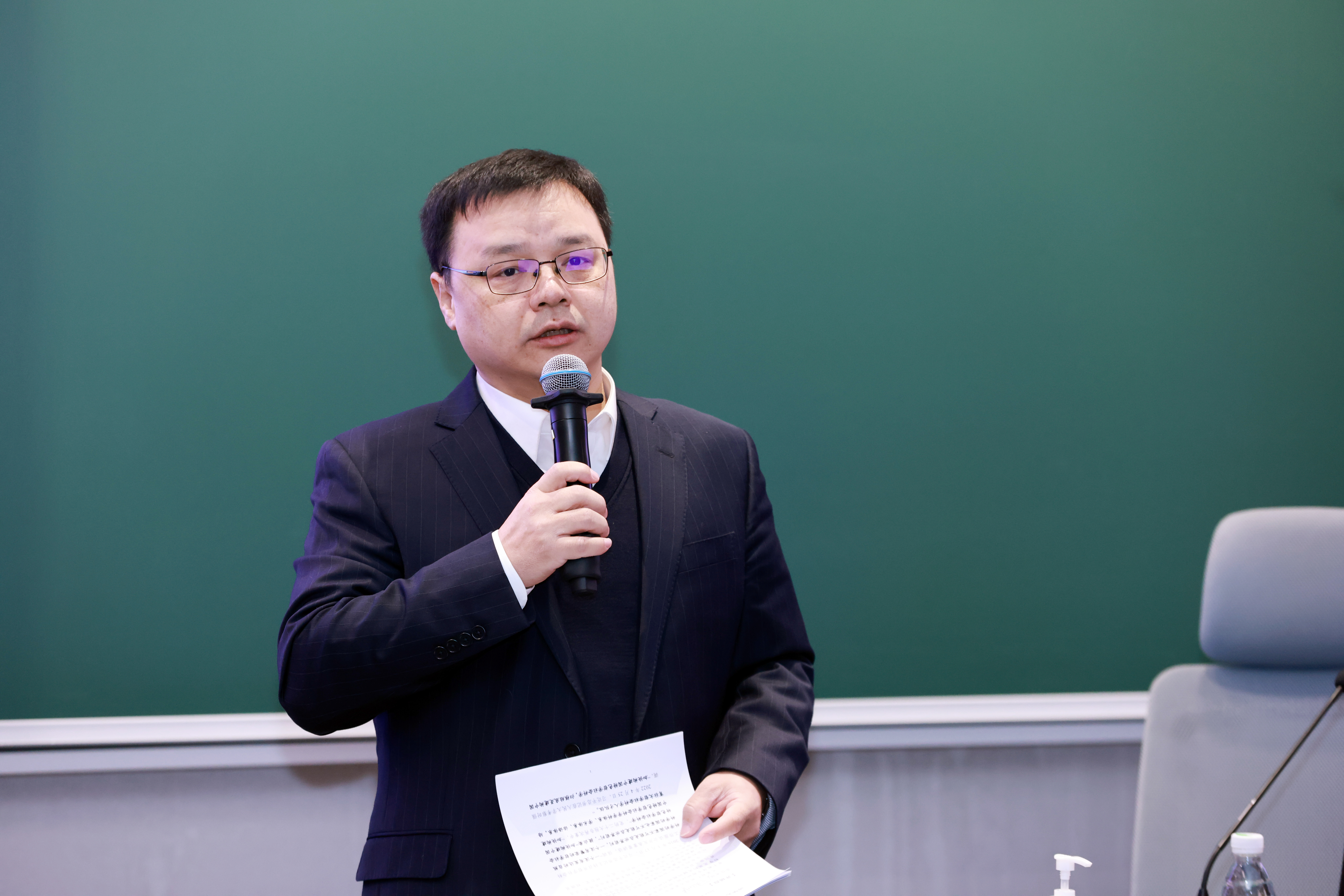 20241227-BB贝博艾弗森官方网站举办2024年哲学社会科学骨干教师专题研讨班-常志东-杨永恒作开班动员发言.JPG