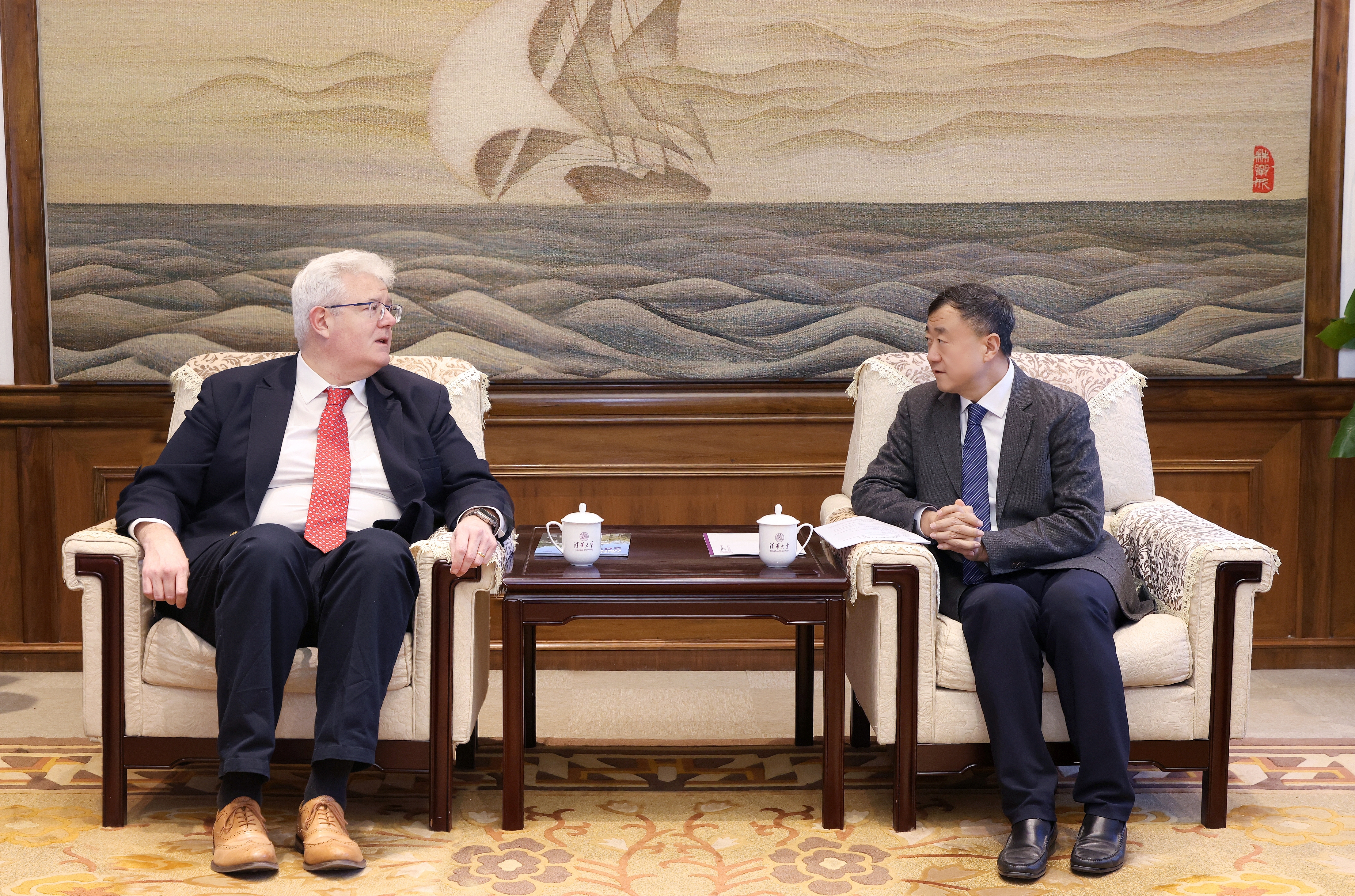 20241127-英国巴斯大学副校长史蒂夫·布拉默一行访问BB贝博艾弗森官方网站-会见现场-无.jpg
