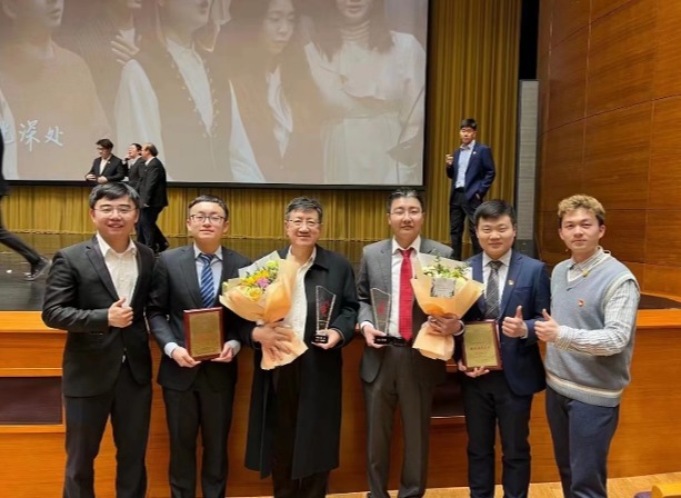 20230704-导师导员齐合力,共书育人新篇章——记辅导员们的师门故事-院系供图-李政老师课题组辅导员合影(左起:杜秉霖,余建希,李政,刘培,张元哲,张瑞瑜).png