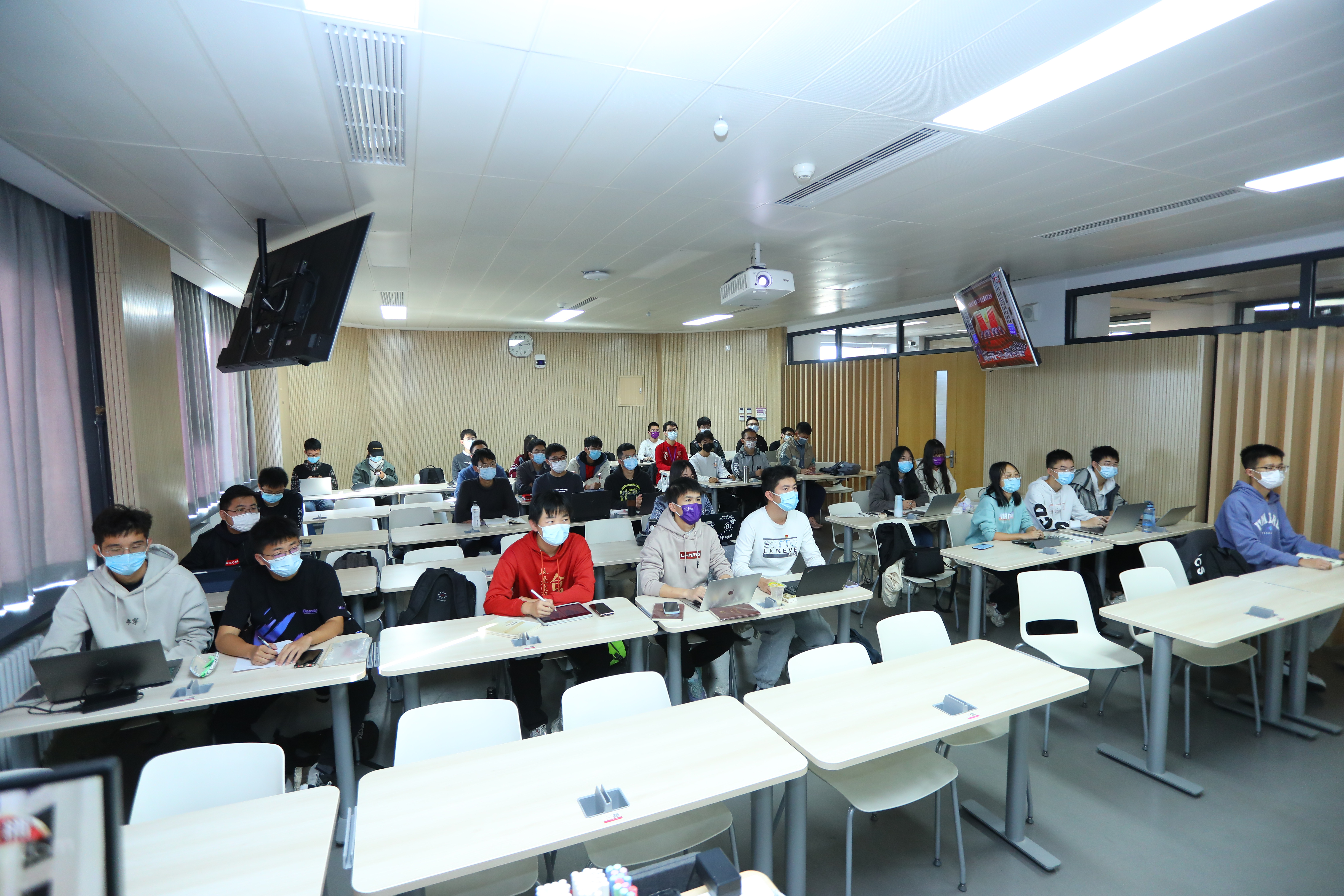 20221018-喜庆二十大,奋进新征程——BB贝博艾弗森官方网站本科生党支部热切关注党的二十大开幕会-刘雪天-土木水利能动法学社科行健联合主题党日.JPG