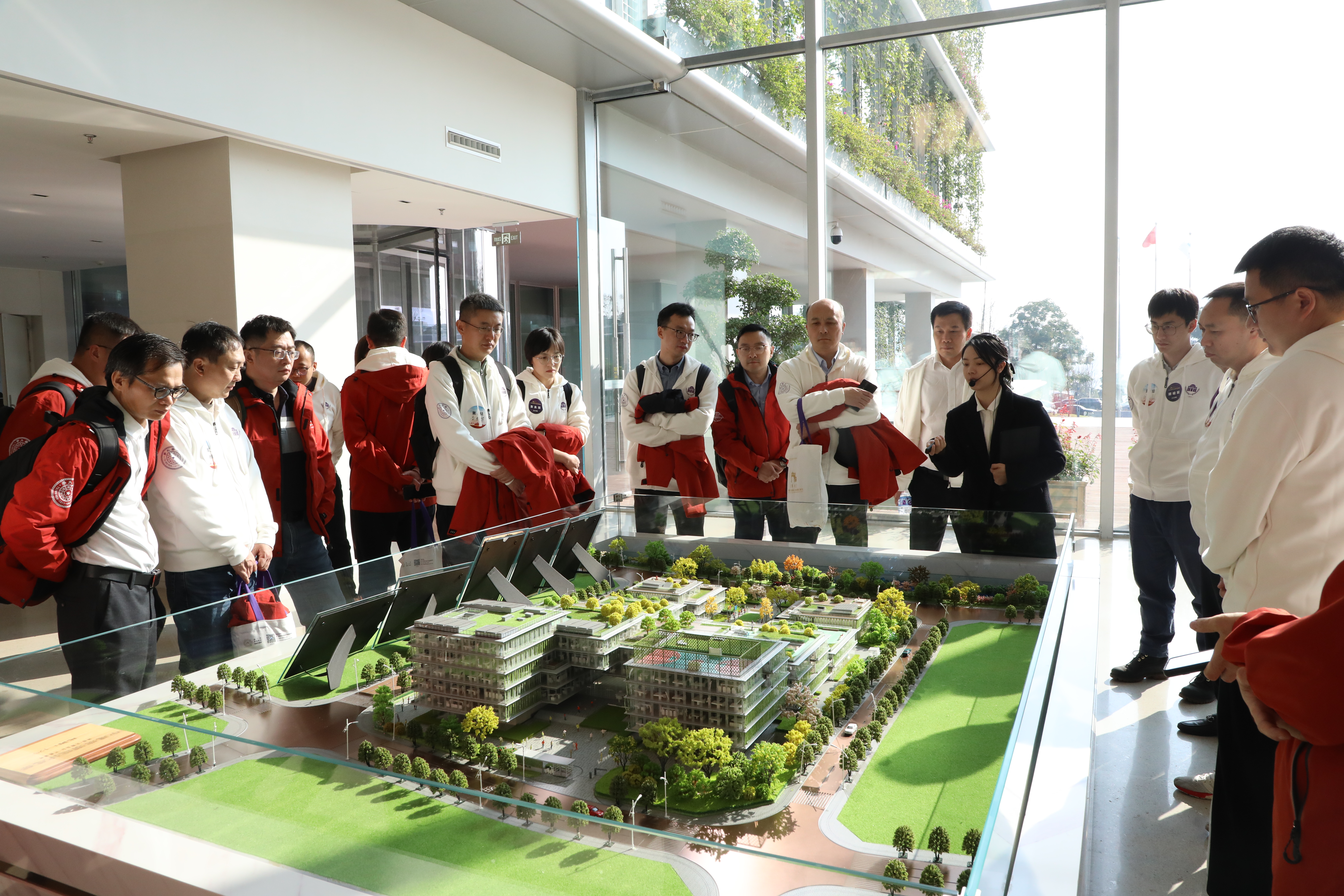 20241130-BB贝博艾弗森官方网站创新领军工程博士西南地区项目2024级新生基地见面会-会务公司-走访调研企业.jpg