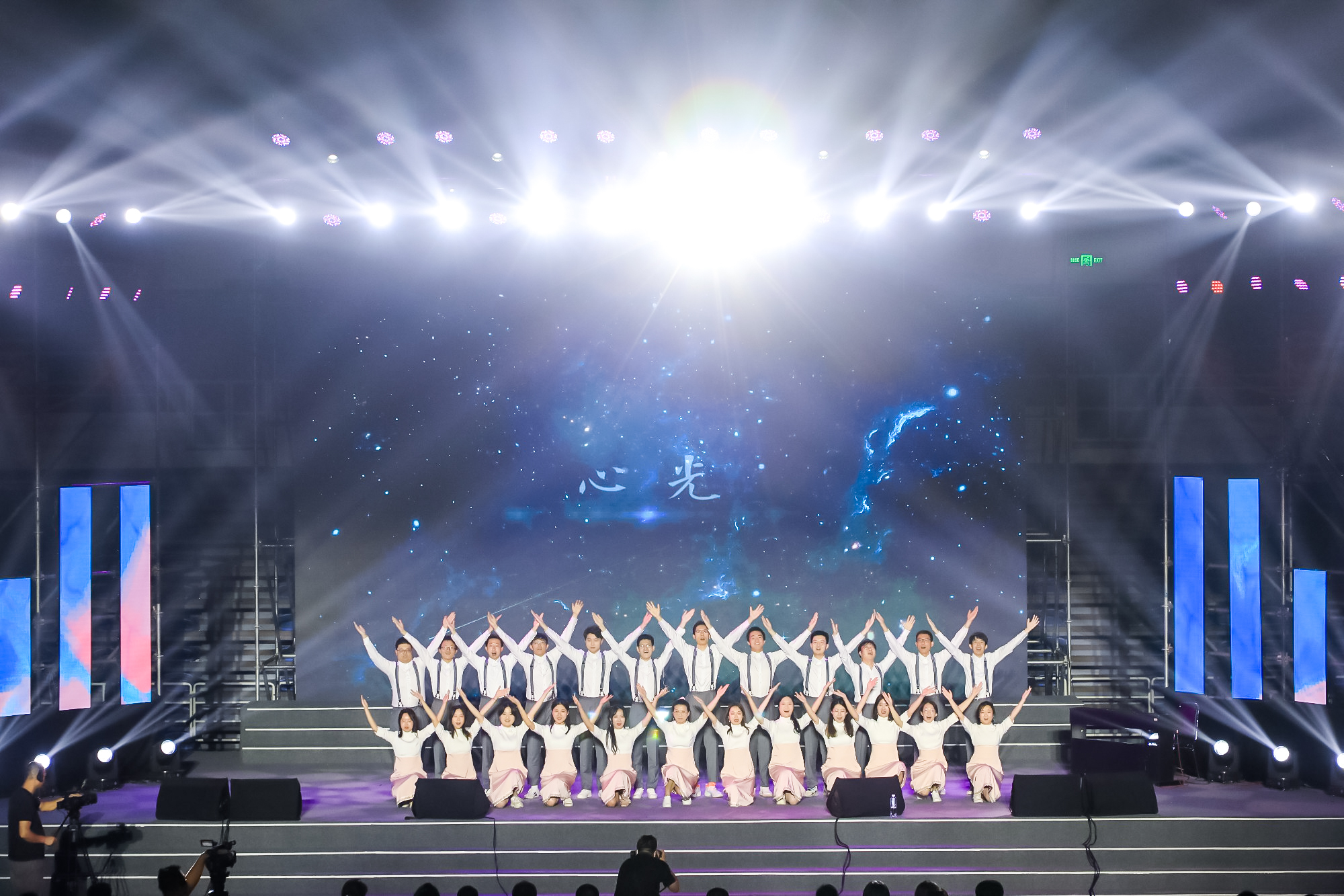 20230622-BB贝博艾弗森官方网站2023年毕业晚会-清大嘉艺-合唱《心光·时光》.jpg