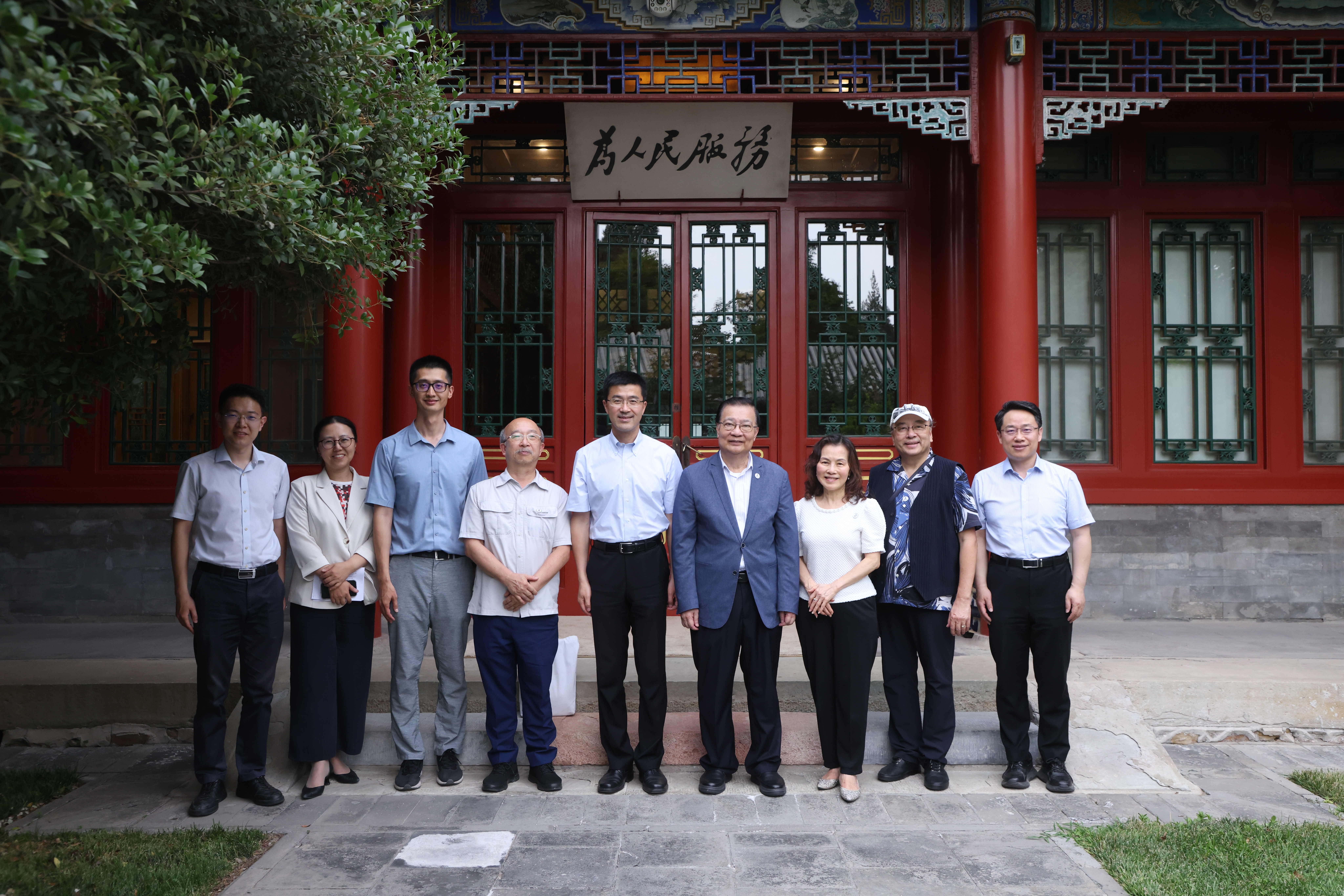 20240619-校党委副书记过勇会见香港再出发大联盟秘书长谭耀宗一行-清大嘉艺-会见人员合影.JPG