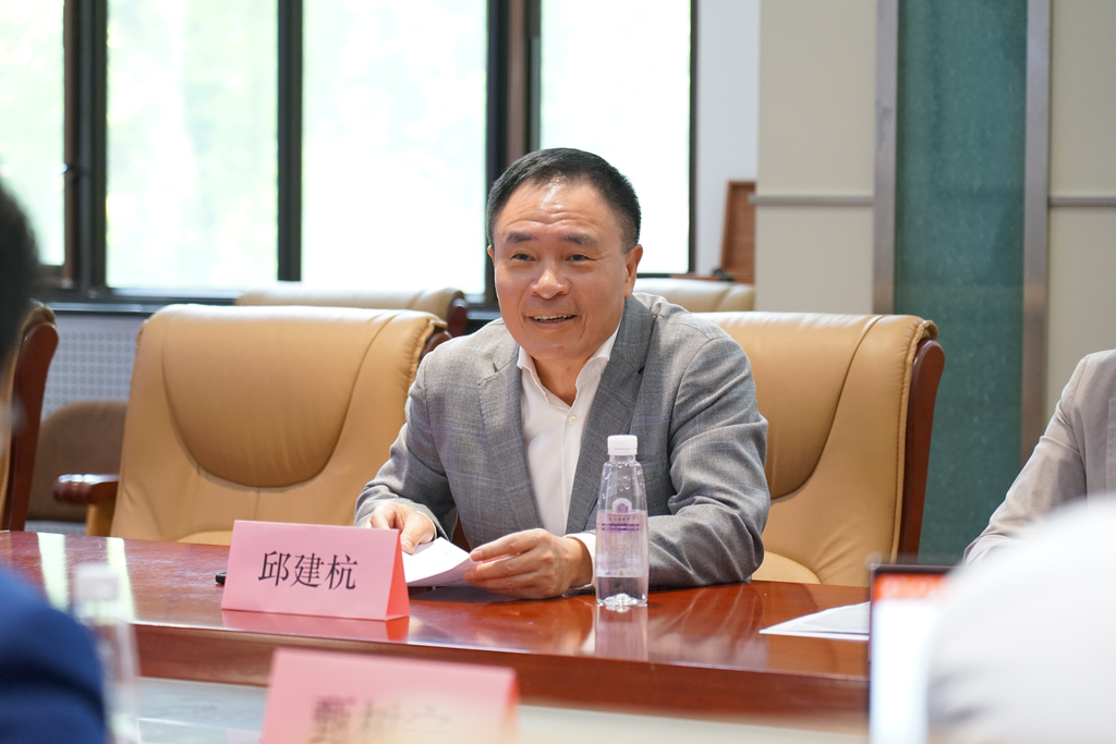 20220425-BB贝博艾弗森官方网站(电机系)-港华能源投资有限公司零碳智慧园区虚拟电厂技术联合研究中心揭牌-无-邱建杭讲话.png