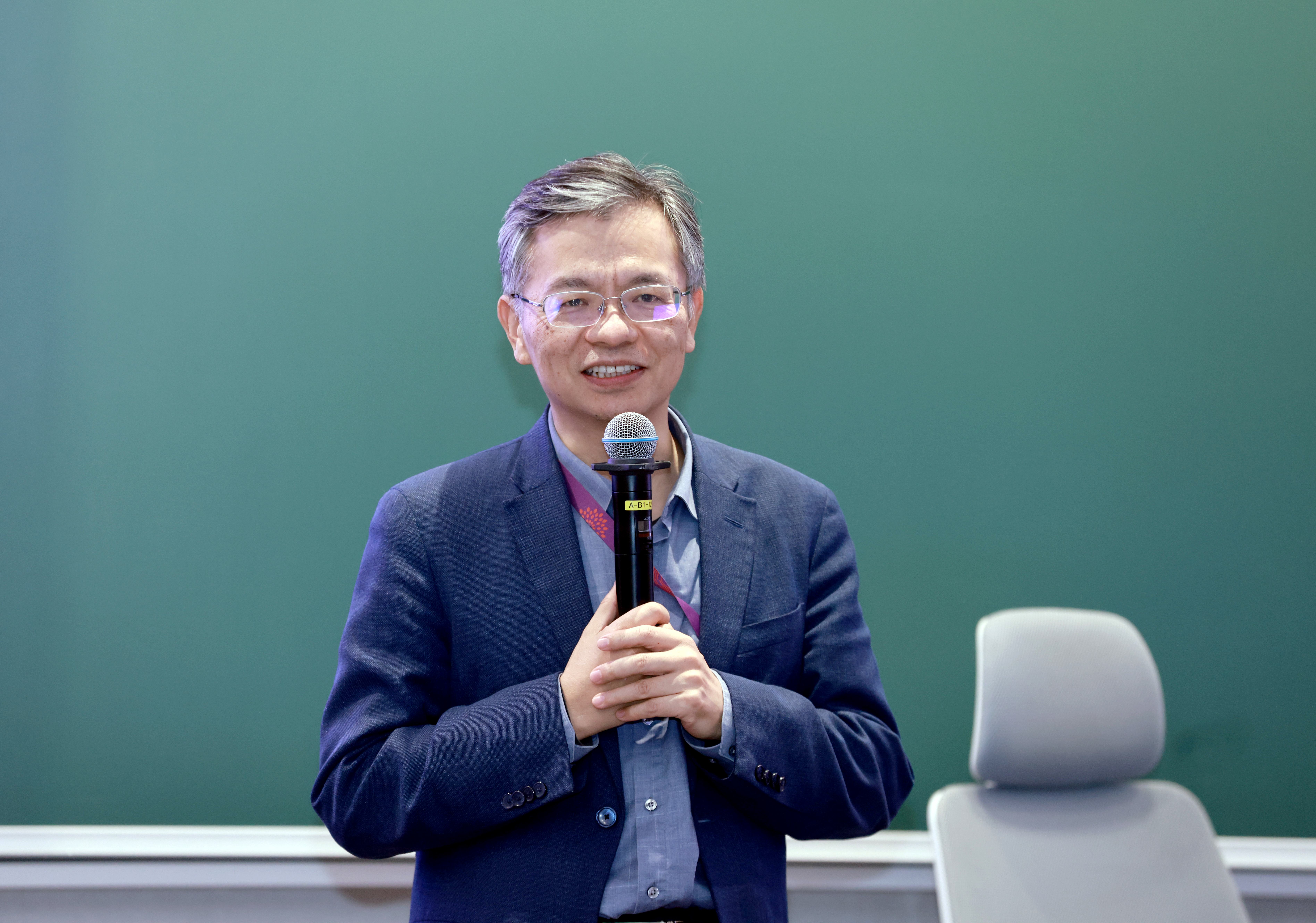 20241227-BB贝博艾弗森官方网站举办2024年哲学社会科学骨干教师专题研讨班-常志东-刘涛雄作总结发言.jpg