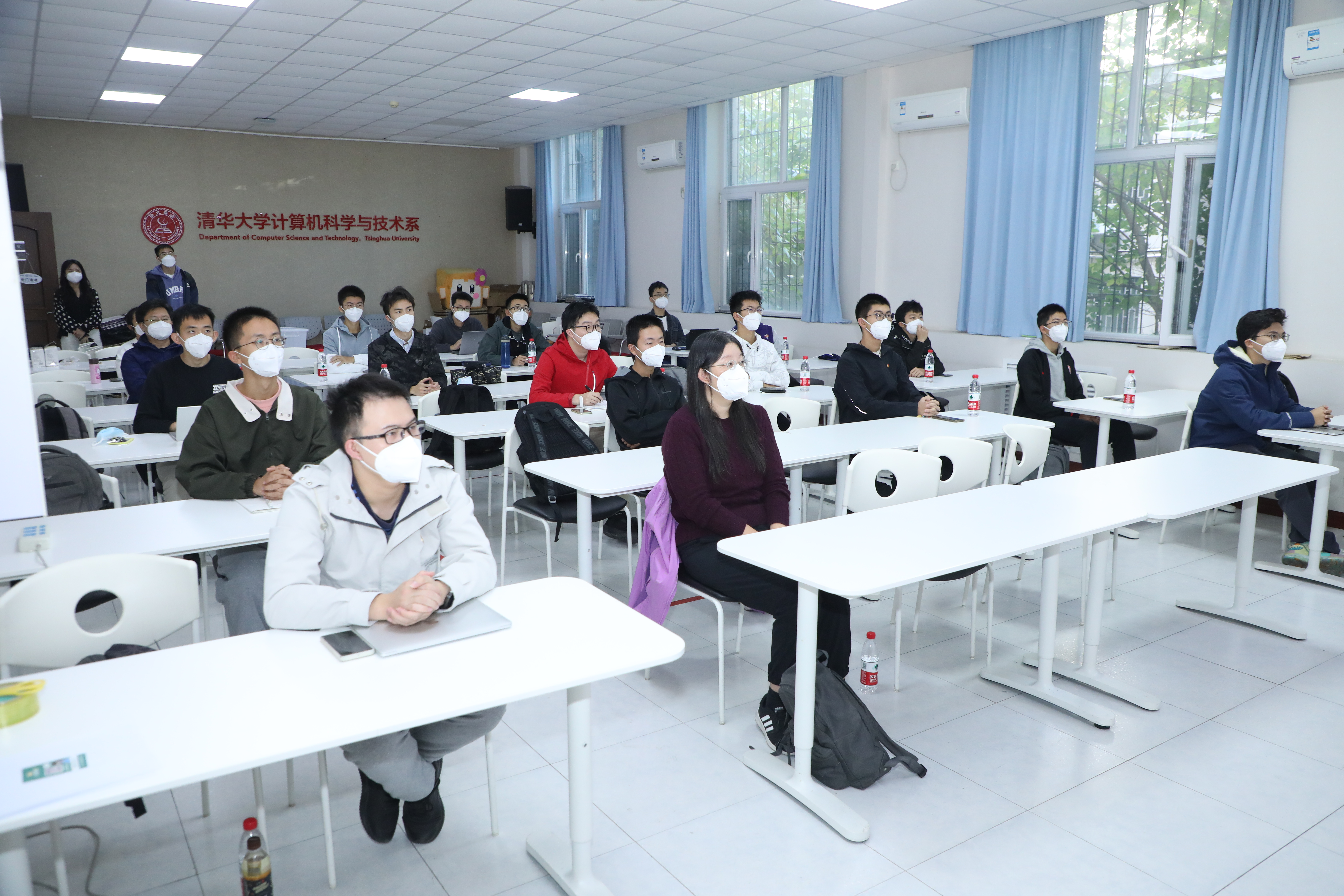 20221018-喜庆二十大,奋进新征程——BB贝博艾弗森官方网站本科生党支部热切关注党的二十大开幕会-刘雪天-各院系本科生党支部观看党的二十大开幕会2.JPG